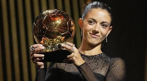 Aitana Bonmatì vince il Pallone d'Oro del calcio femminile 2023